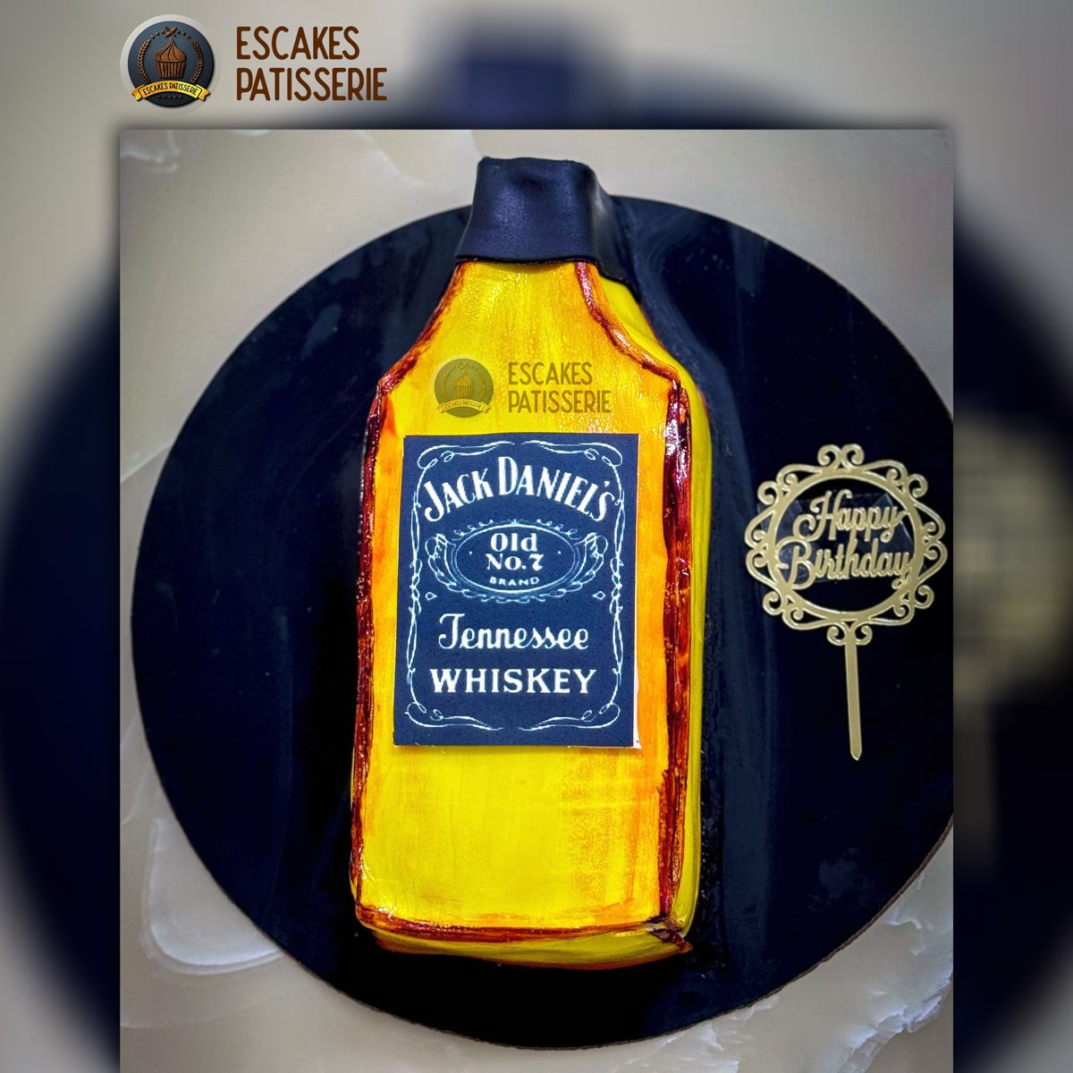 Jack-Daniels-Whiskey-Bottle-Cake-by-ESCake-Patisserie